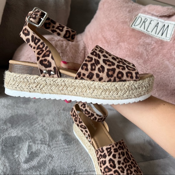 cheetah print platform ankle strap sandals - Picture 2 of 6